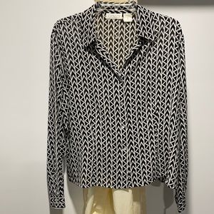 NWT Caviar Black & White Graphic Button Down Blouse